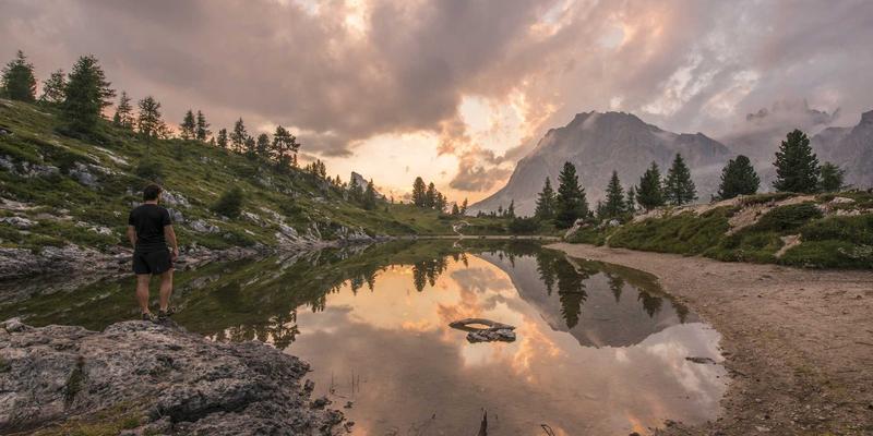 杭州美发新风尚：探秘老字号中医馆的草本护肤与面部刮痧，重塑发型设计之外的美丽哲学